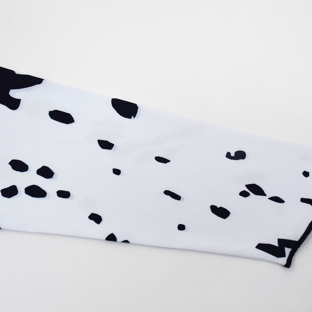 IDOPIP Cruella Deville Costume for Girls Kids Halloween Fancy Dress up Cosplay Black White Dalmatian Dog Dress with Wigs Gloves Cigarette Holder Outfit 5-6 Years Long Sleeve - Classic